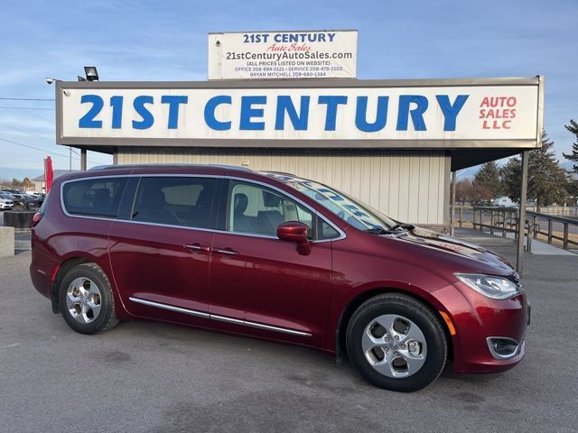 Used 2019 Chrysler Pacifica Touring-L FWD image 1