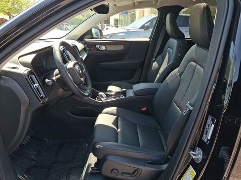 Certified 2025 Volvo XC40 B5 Ultra AWD/4WD image 14