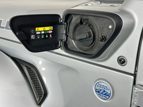 Used 2022 Jeep Wrangler Unlimited Sahara w/ Cold Weather Group image 34