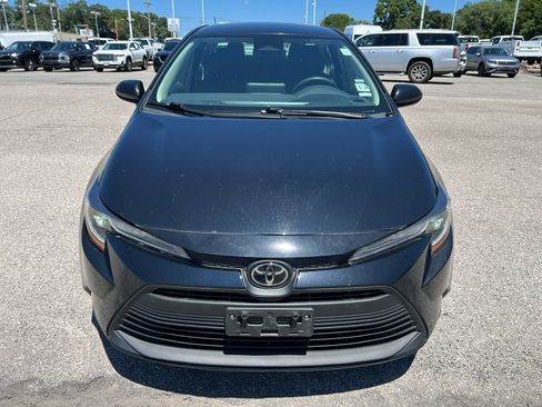 Used 2023 Toyota Corolla LE FWD image 2