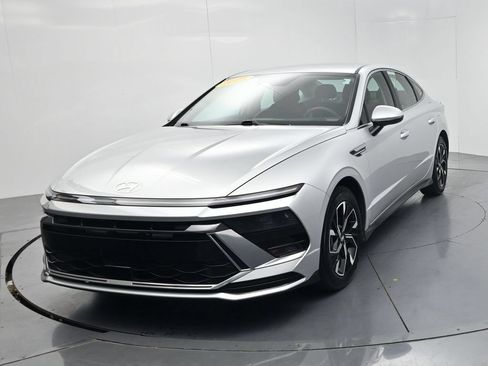 Used 2025 Hyundai Sonata SEL FWD image 3