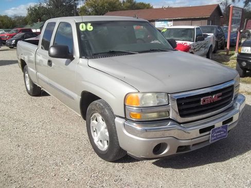 Used 2006 GMC Sierra 1500 SLE w/ Light Duty Power Package image 2