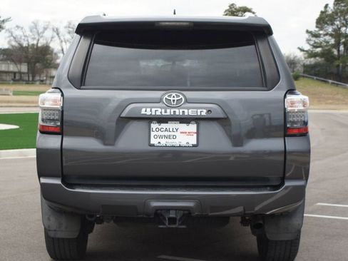 Used 2016 Toyota 4Runner SR5 Premium image 3