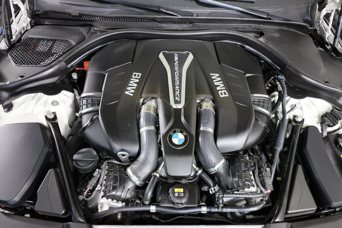 Used 2018 BMW M550i xDrive AWD/4WD image 36