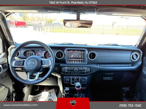 Used 2018 Jeep Wrangler Unlimited Sahara w/ Dual Top Group AWD/4WD image 18