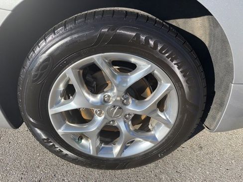 Used 2018 Chrysler Pacifica Limited image 9