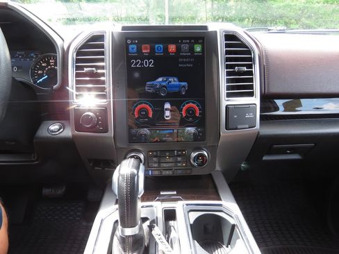 Used 2015 Ford F150 Platinum w/ Equipment Group 701A Luxury AWD/4WD image 25