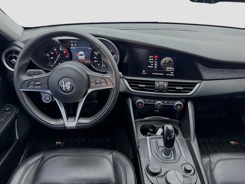 Used 2019 Alfa Romeo Giulia AWD image 14