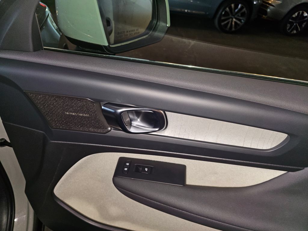 Certified 2024 Volvo XC40 B5 Plus w/ Protection Package Premier AWD/4WD image 11