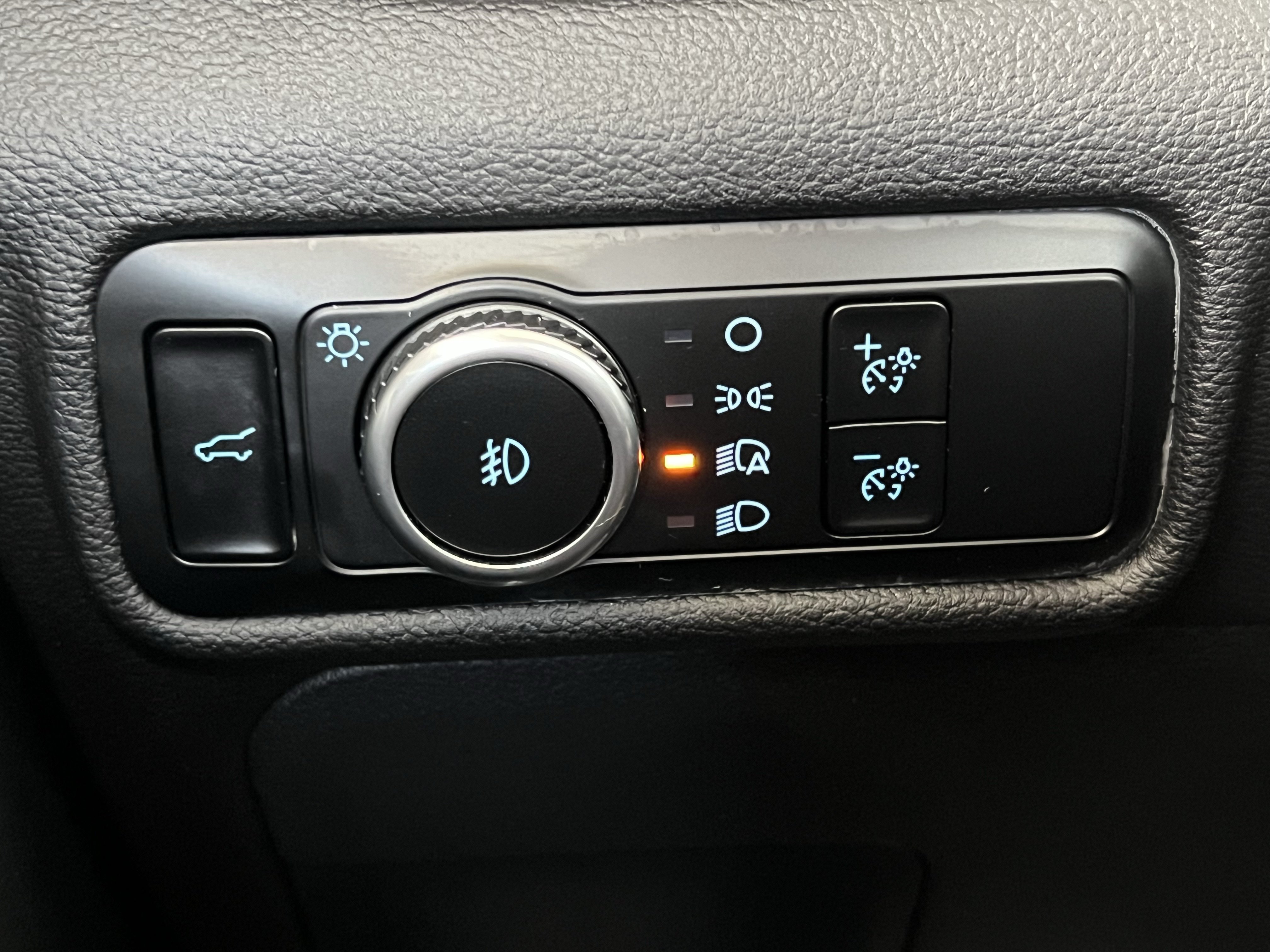Used 2024 Ford Explorer Limited w/ Equipment Group 301A AWD/4WD image 40