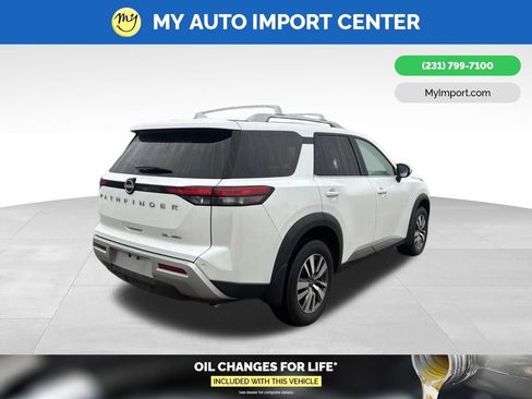Used 2025 Nissan Pathfinder SL AWD/4WD image 5