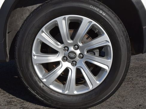 Used 2018 Land Rover Discovery Sport SE image 13