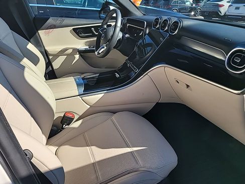 Used 2025 Mercedes-Benz GLC 300 4MATIC image 13