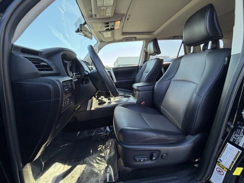 Used 2016 Toyota 4Runner SR5 Premium image 11