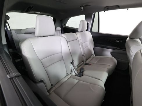 Used 2016 Honda Pilot Touring image 23