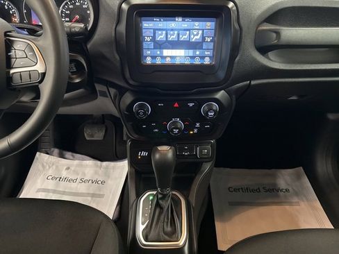 Used 2018 Jeep Renegade Latitude w/ Popular Equipment Group image 18