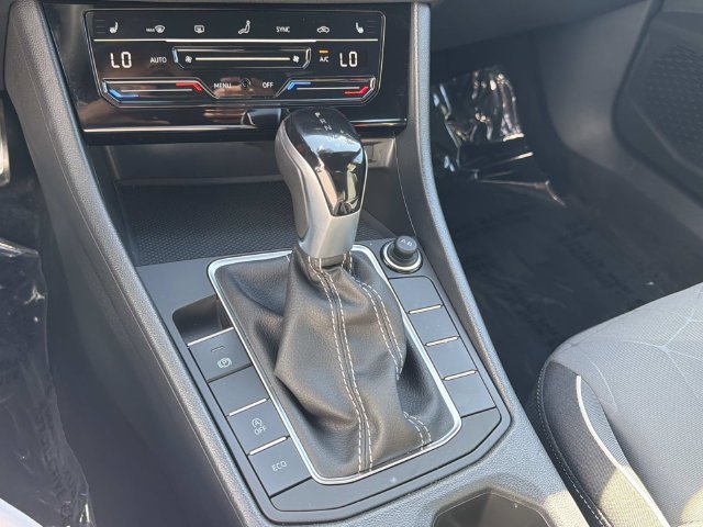 Certified 2025 Volkswagen Jetta Sport FWD image 23