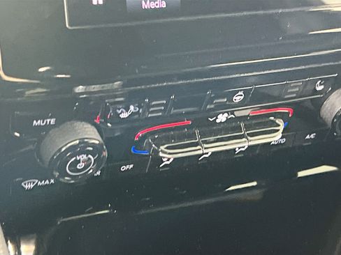 Used 2023 Jeep Grand Cherokee Altitude image 19