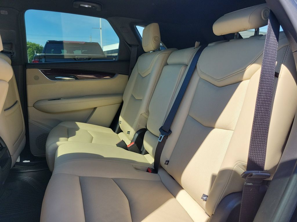 Used 2018 Cadillac XT5 Luxury w/ Driver Awareness Package FWD image 12