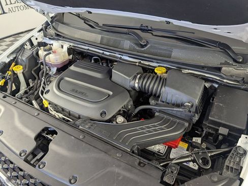 Used 2025 Chrysler Pacifica Select FWD image 35