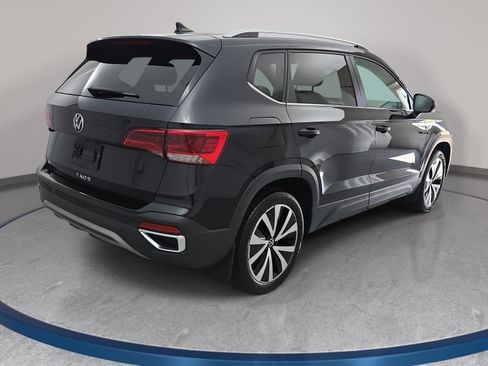 Used 2023 Volkswagen Taos SE FWD image 5