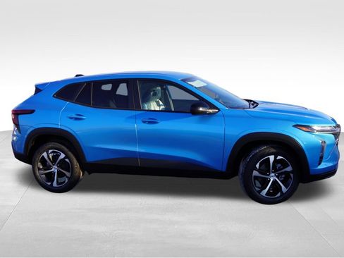 New 2026 Chevrolet Trax RS image 2