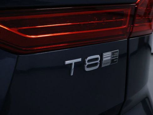 Used 2019 Volvo XC60 T8 Inscription w/ Advanced Package image 11