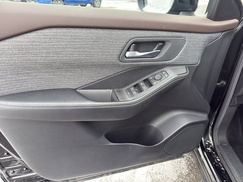 Certified 2023 Nissan Rogue SV image 12