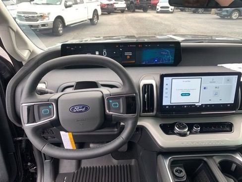 New 2025 Ford Expedition Max Platinum w/ Driver's Package image 8