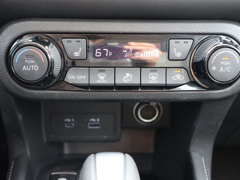 Used 2023 Nissan Kicks SR w/ SR Premium Package image 20