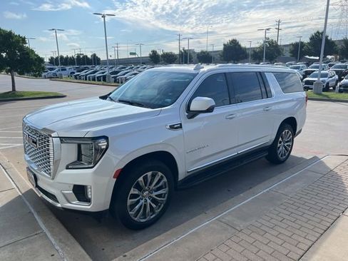 Used 2021 GMC Yukon XL Denali AWD/4WD image 2