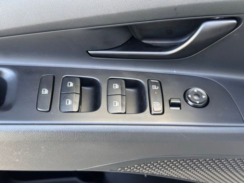 Certified 2025 Hyundai Elantra Sport image 37