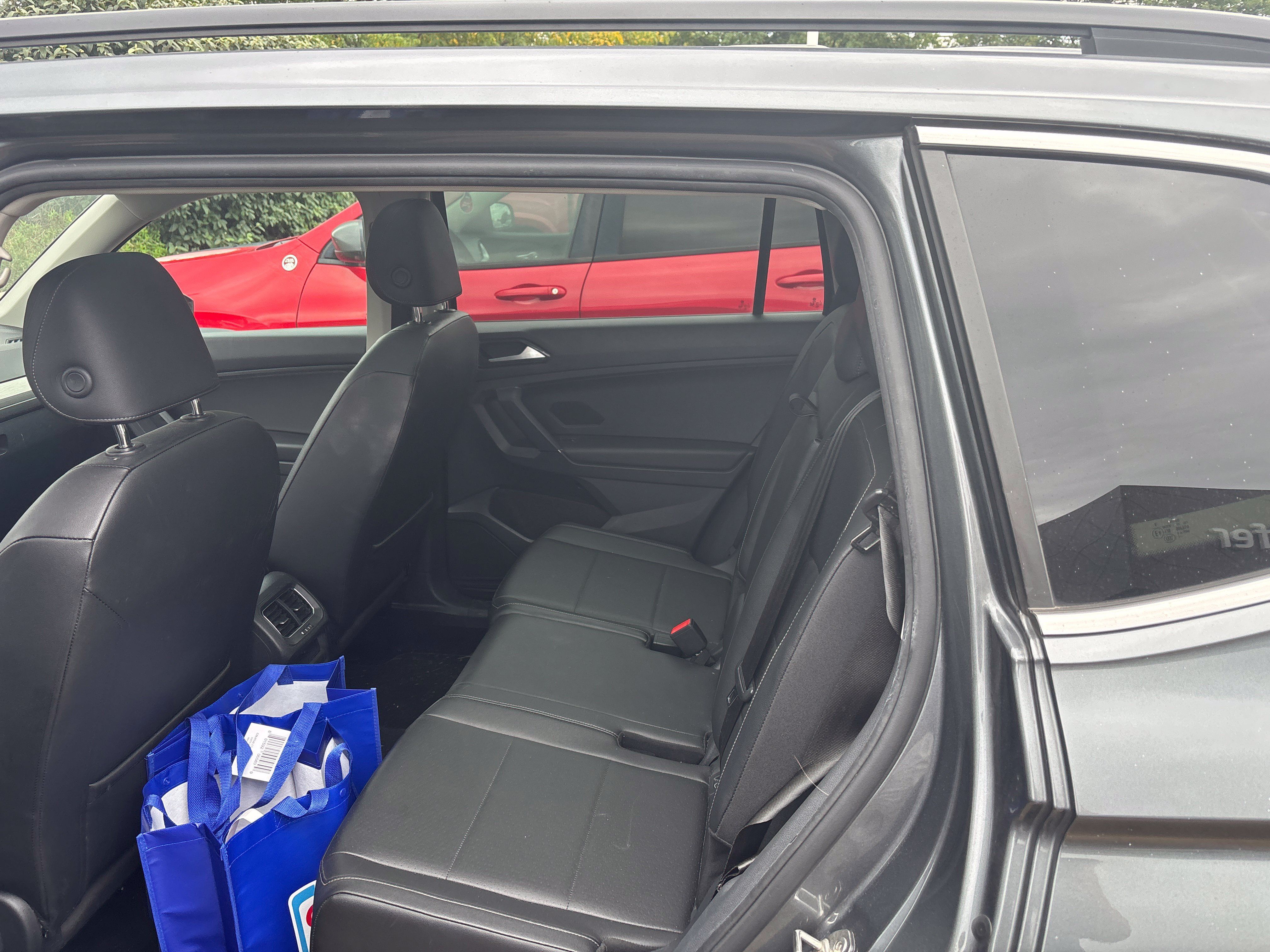 Used 2018 Volkswagen Tiguan SE w/ Panoramic Sunroof Package AWD/4WD image 8