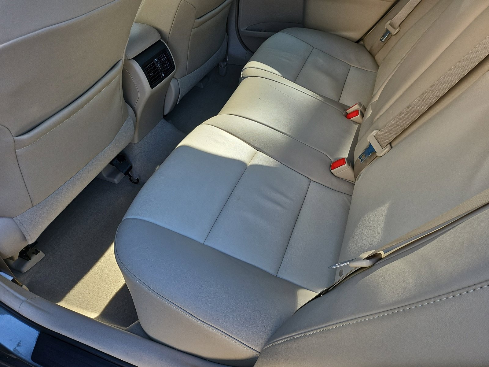 Used 2012 Toyota Camry XLE w/ Leather Pkg FWD image 29