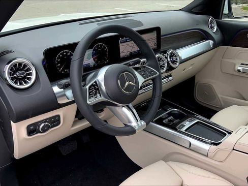 New 2025 Mercedes-Benz GLB 250 4MATIC image 9