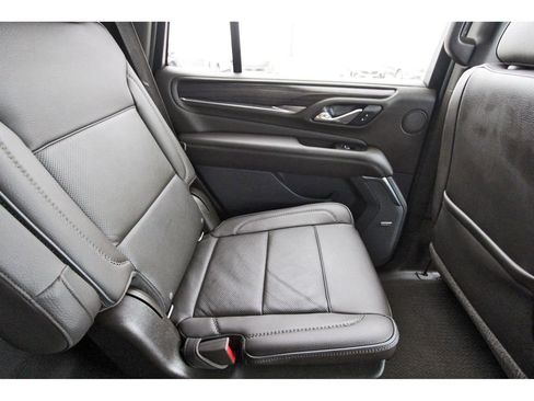 Used 2021 GMC Yukon Denali w/ Denali Premium Package image 11