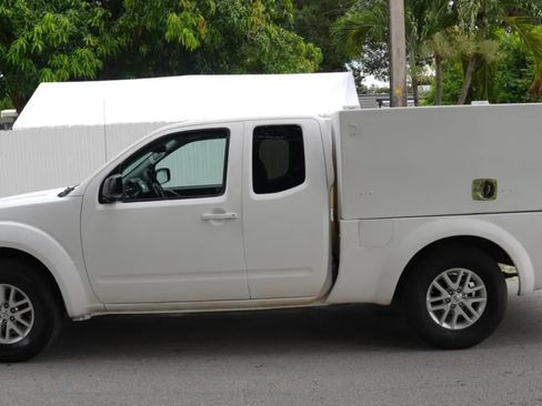 Used 2018 Nissan Frontier SV RWD image 3