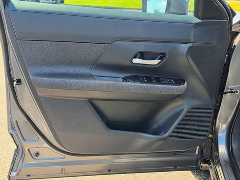 Used 2025 Nissan Kicks SV FWD image 12