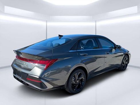 New 2026 Hyundai Elantra SEL Sport Premium FWD image 3