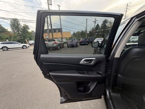 Used 2014 Nissan Pathfinder Platinum AWD/4WD image 14