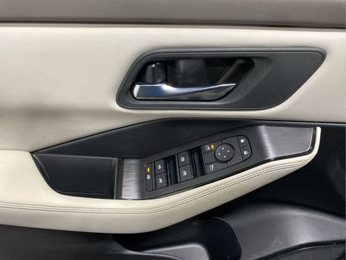 Certified 2025 Nissan Rogue SV AWD/4WD image 10