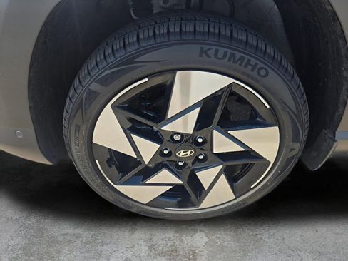 Used 2024 Hyundai Kona Limited AWD/4WD image 29