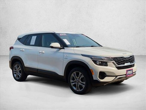 Used 2023 Kia Seltos LX AWD/4WD image 3