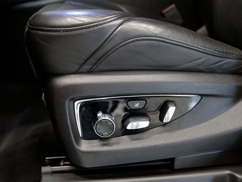 Used 2018 Cadillac Escalade Platinum image 16