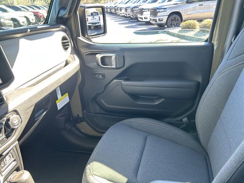 New 2026 Jeep Gladiator Sport image 32