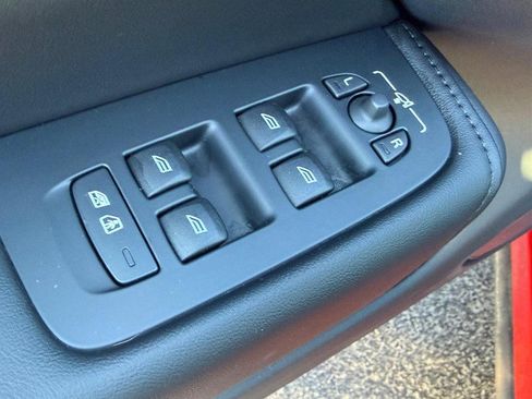 Certified 2023 Volvo XC60 B5 Plus w/ Climate Package image 15