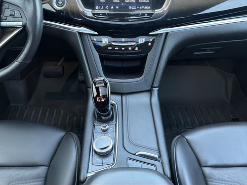 Used 2023 Cadillac XT6 Premium Luxury w/ Platinum Package AWD/4WD image 21