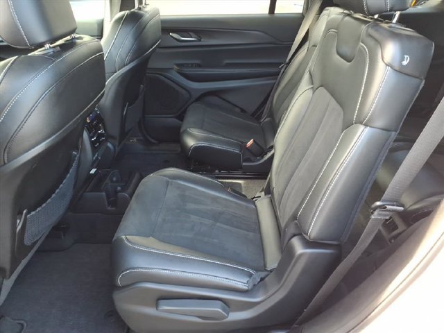 Used 2024 Jeep Grand Cherokee L Laredo AWD/4WD image 15