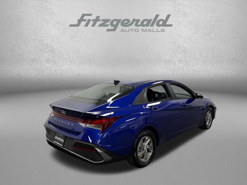 Used 2025 Hyundai Elantra SE w/ Cargo Package FWD image 6