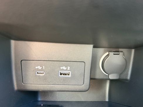 Used 2023 Nissan Kicks SR w/ SR Premium Package FWD image 31